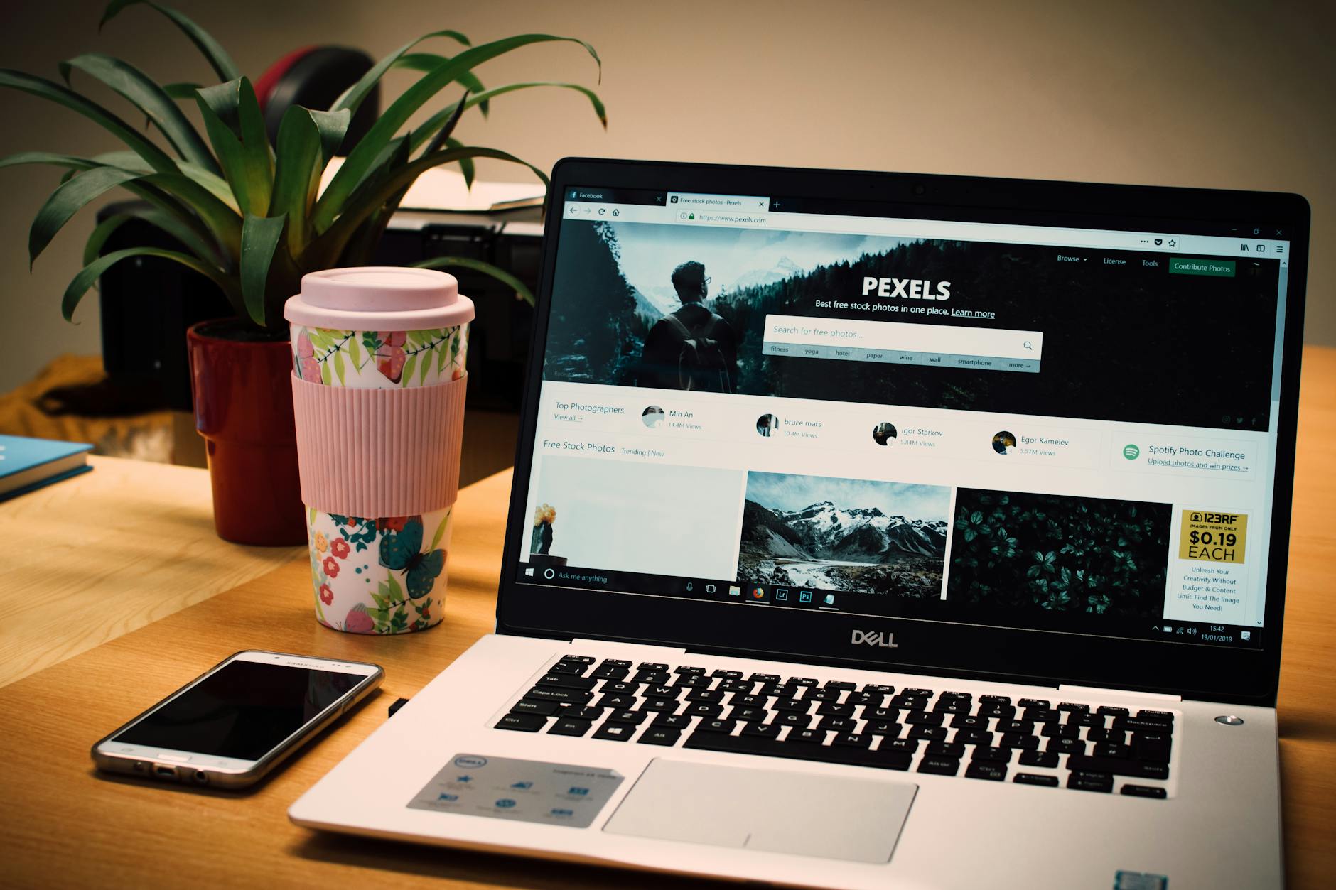 So sánh tốc độ và bố cục website trên máy tính và điện thoại